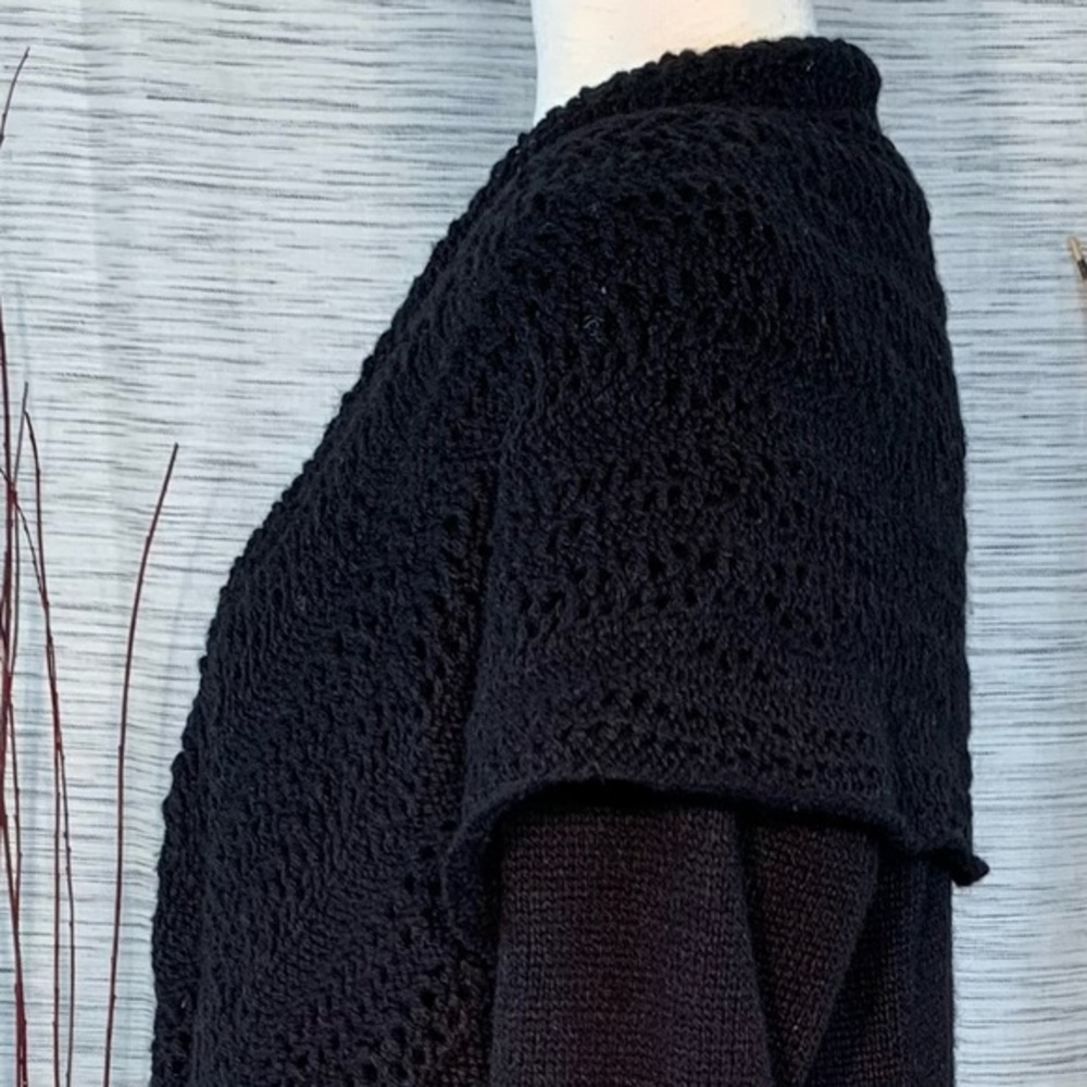 Cache black knit and crocheted cardigan with shawl. - Picture 6 of 16